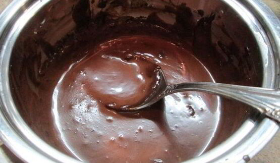 груши в анисовом сиропе с шоколадным соусом