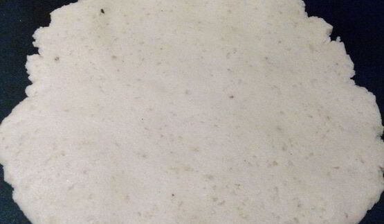 фиалковый кофе в сладкой кружке