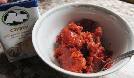 кофе глясе с клубничным сорбе