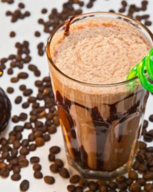 Кофе с шоколадным соусом