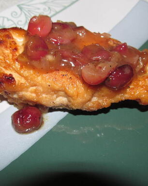 Куриные грудки с кленовым сиропом и клюквой