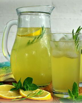Лимонад из тархуна, лимона и мяты