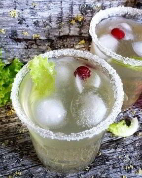 Лимонад Свежесть из листьев салата