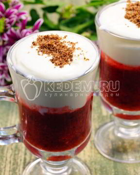 Брусничный смузи со сливками