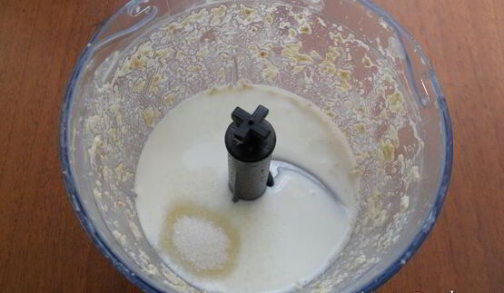 чернично-клубничный смузи с овсянкой и мороженым