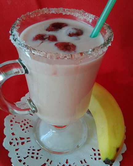 Рецепт клубнично-бананового смузи с клетчаткой из семян льна