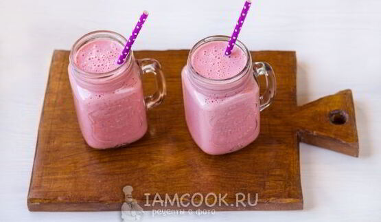 клубнично-банановый смузи