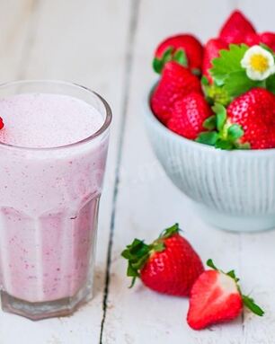 Клубничный смузи с клубникой