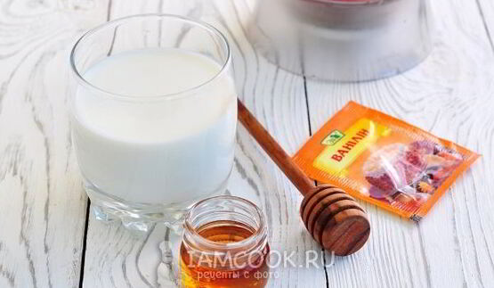 клубничный смузи с молоком