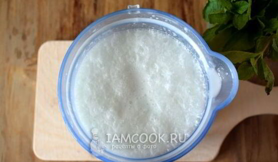 кокосово-мятный смузи с ананасом