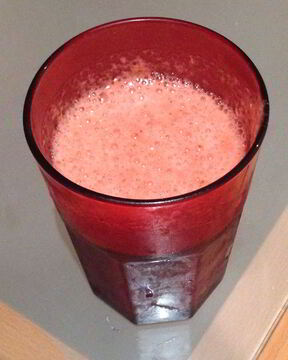 Освежающий клубничный смузи