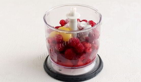 смузи из персика и малины