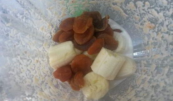 смузи с бананами и курагой