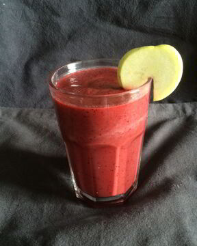 Смузи с черноплодной рябиной