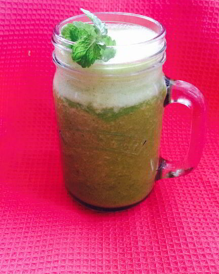 Рецепт смузей с дыней, манго, щавелем и базиликом