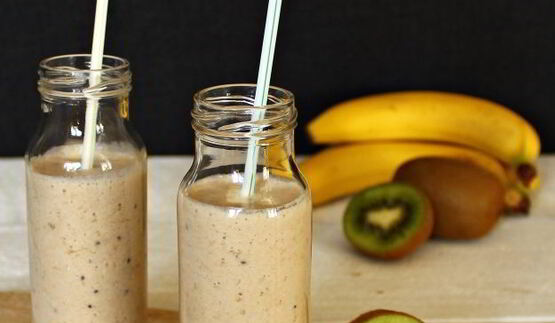 смузи с киви, бананом и молоком