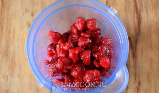 смузи с малиной и красным апельсином