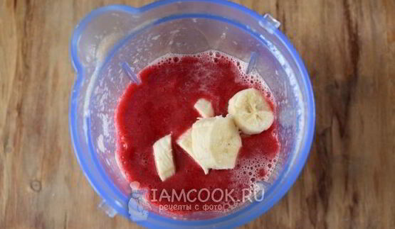смузи с малиной и красным апельсином