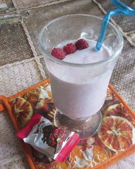 Рецепт смузей с малиной и творогом