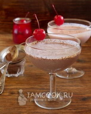 Смузи с творогом, вишней и какао