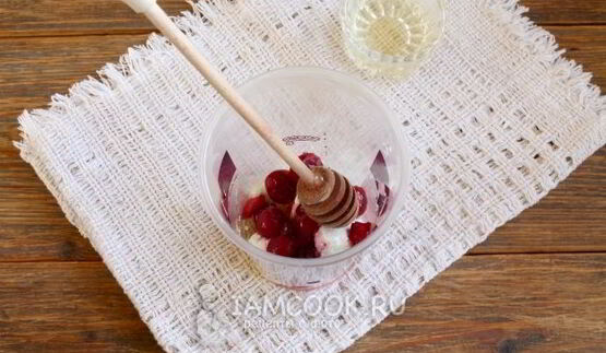 смузи с творогом, вишней и какао