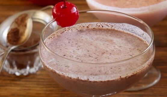 смузи с творогом, вишней и какао