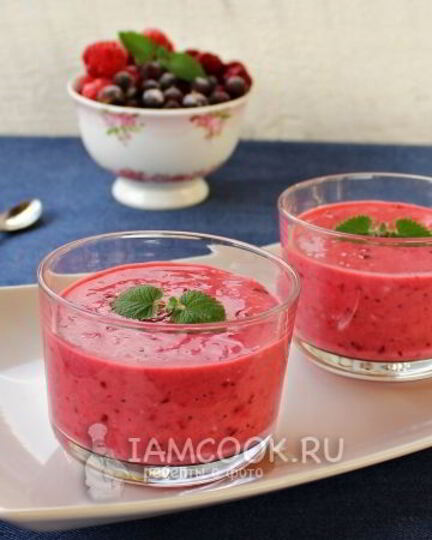 Рецепт смузей с ягодами, имбирем и овсянкой