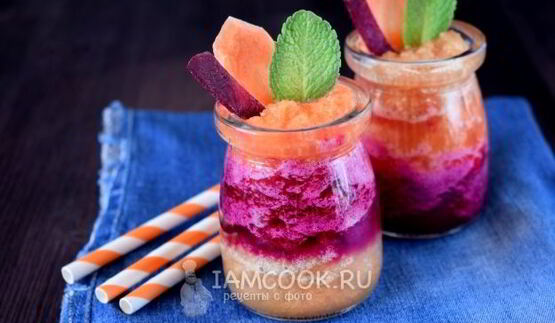 смузи со свеклой, морковью и яблоком