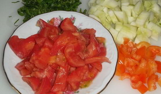 томатно-огуречный смузи с петрушкой