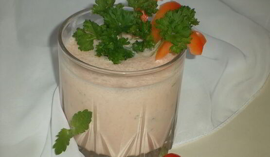 томатно-огуречный смузи с петрушкой