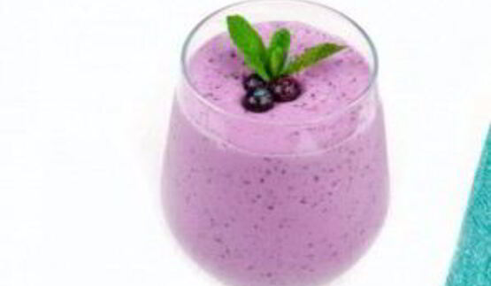 ягодный смузи черничный маффин