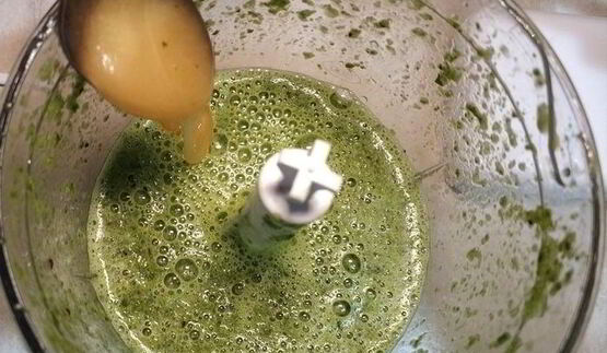 зеленый утренний смузи с капустой кейл