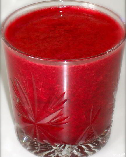 Рецепт витаминного напитка из свеклы, манго и помидор