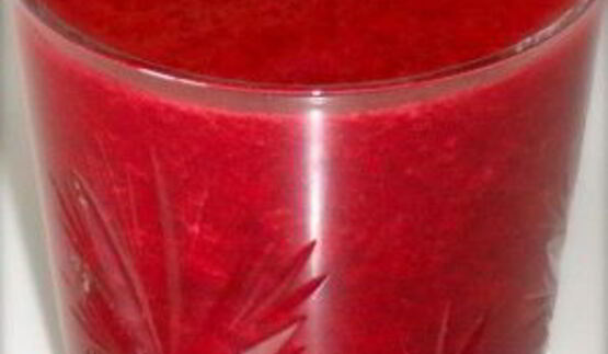 витаминный напиток из свеклы, манго и помидор