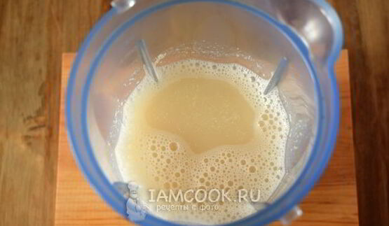 зеленый коктейль с арахисовой пастой