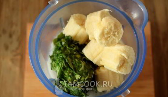 зеленый коктейль с арахисовой пастой