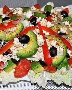 Греческий салат с авокадо
