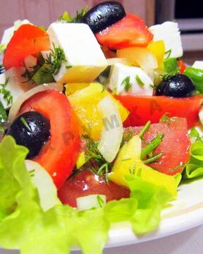 Греческий салат с фетаксой и помидорами без майонеза