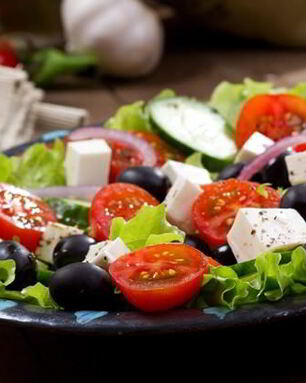 Греческий салат с моцареллой