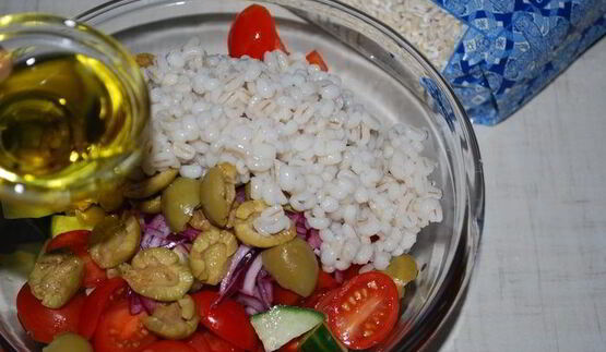 греческий салат с перловкой