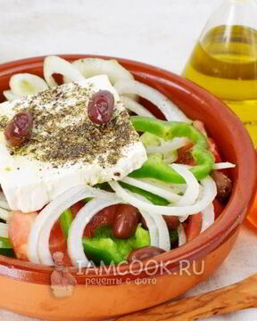 Греческий салат с сыром фета