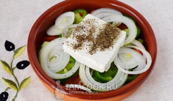 греческий салат с сыром фета