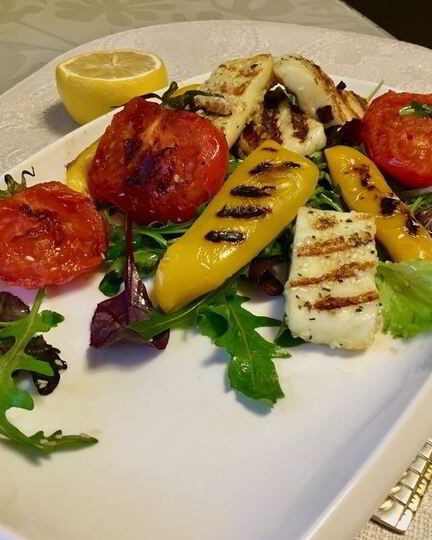 Рецепт салата-гриля с сыром халуми по-гречески