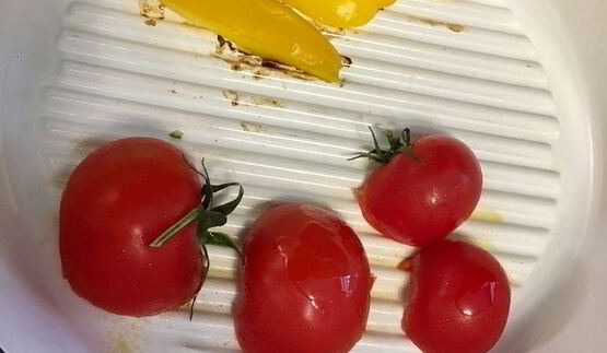 салат-гриль с сыром халуми по-гречески