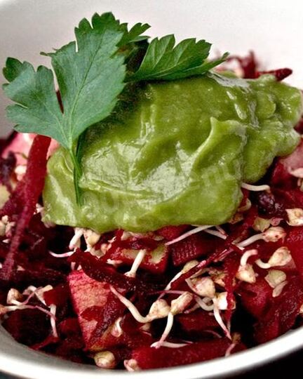 Рецепт салата из пророщенной гречки яблок и свеклы