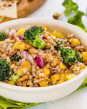 Салат с гречкой, сладким перцем и броколли