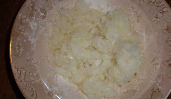 картофель в майонезе с ананасами и салатик свекла с сыром