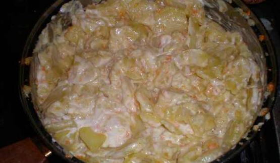 картофель в майонезе с ананасами и салатик свекла с сыром