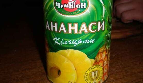 картофель в майонезе с ананасами и салатик свекла с сыром