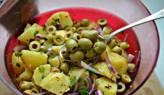 картофельный салат c пикантной заправкой